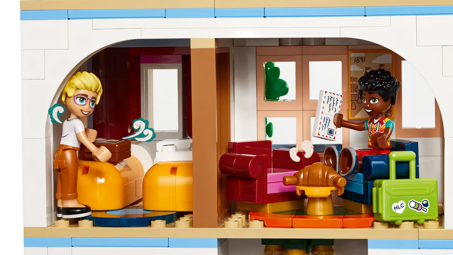 LEGO Friends Burg mit Ferienunterkunft (42638)