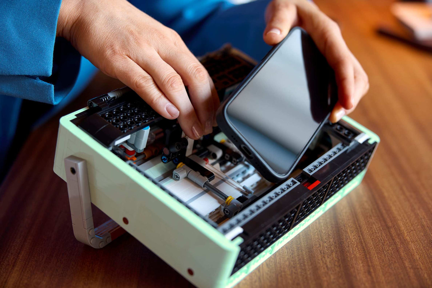 LEGO® Icons Retro-Kofferradio (10334)