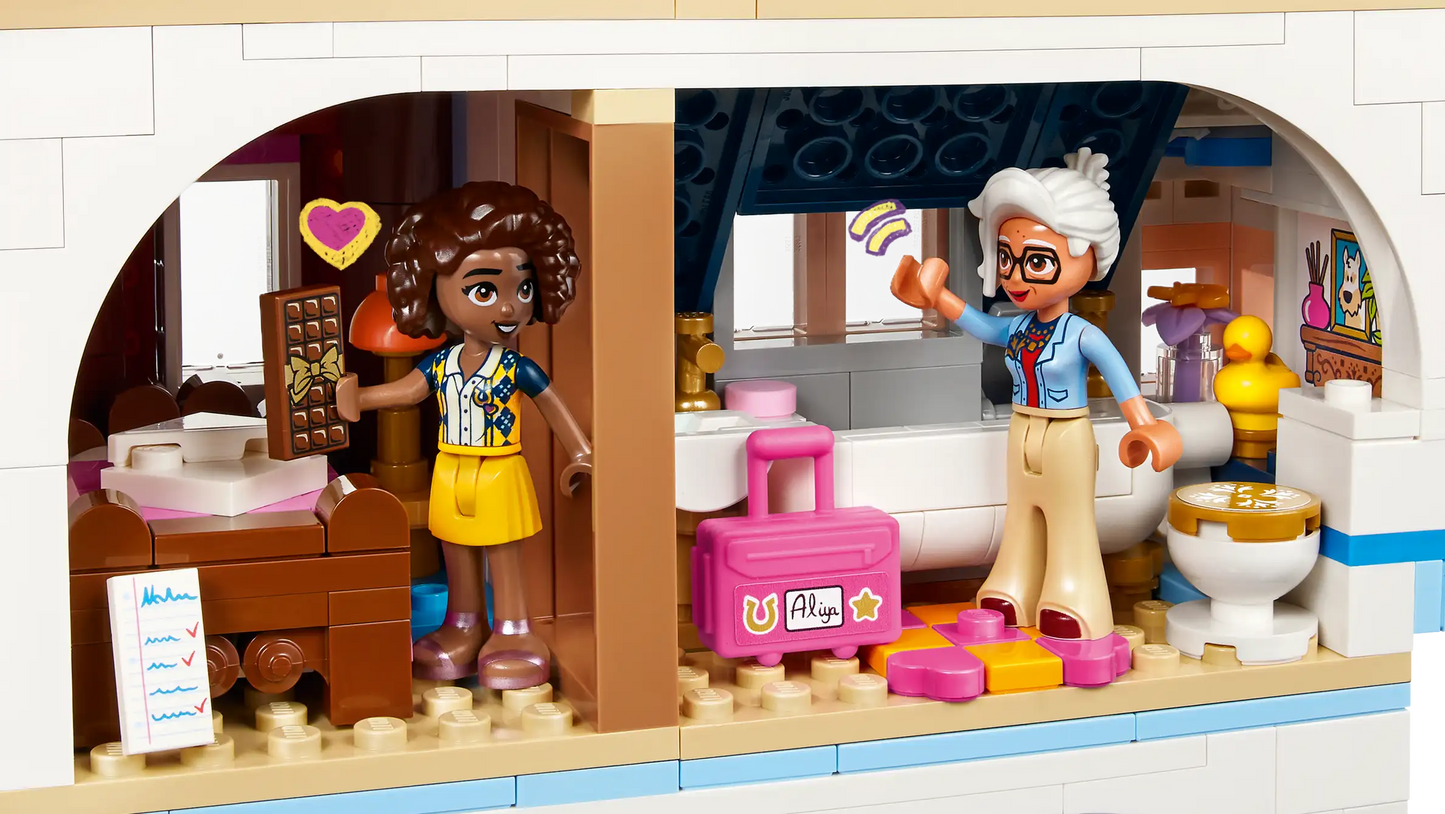 LEGO Friends Burg mit Ferienunterkunft (42638)