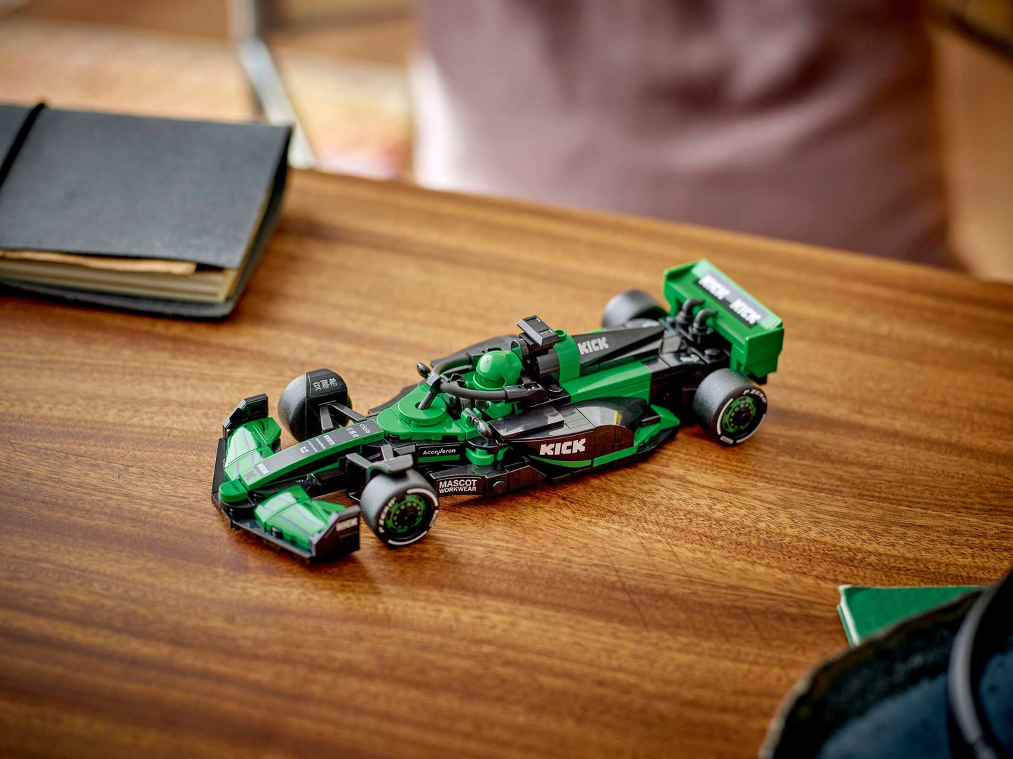 LEGO Speed Champions KICK Sauber F1® Team C44 Rennauto (77247)