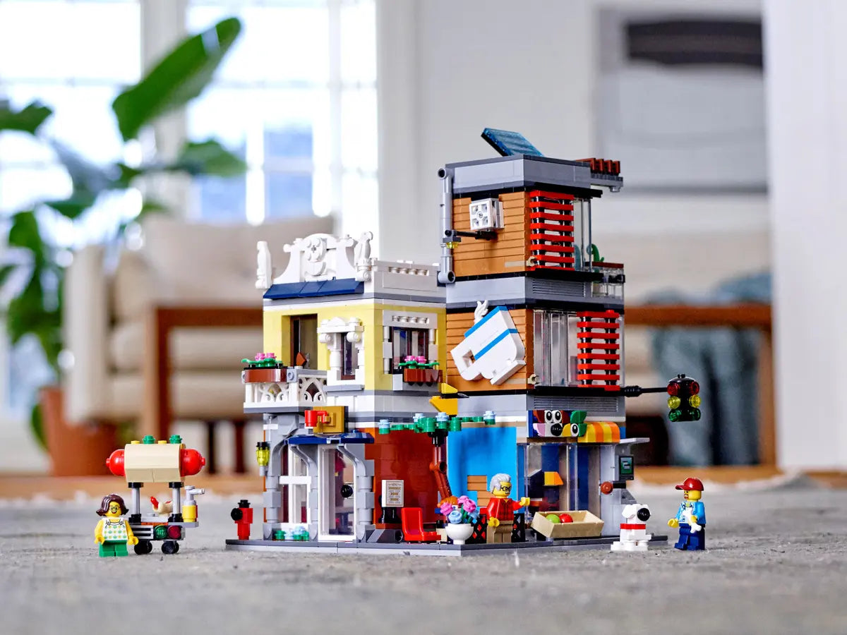 LEGO Creator Stadthaus mit Zoohandlung & Café (31097)