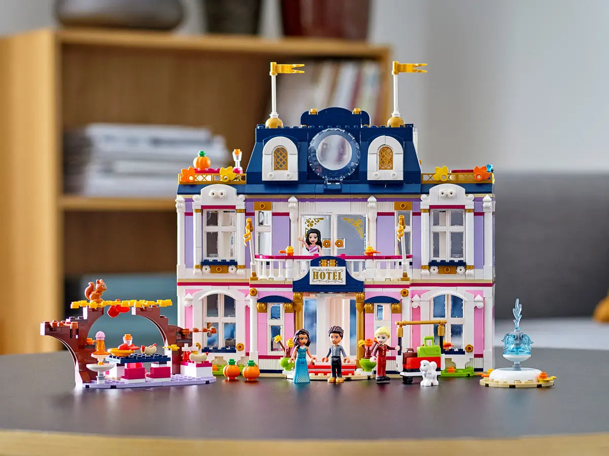 Resort de heartlake city lego friends shop