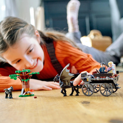 LEGO Harry Potter Hogwarts Kutsche mit Thestralen (76400)