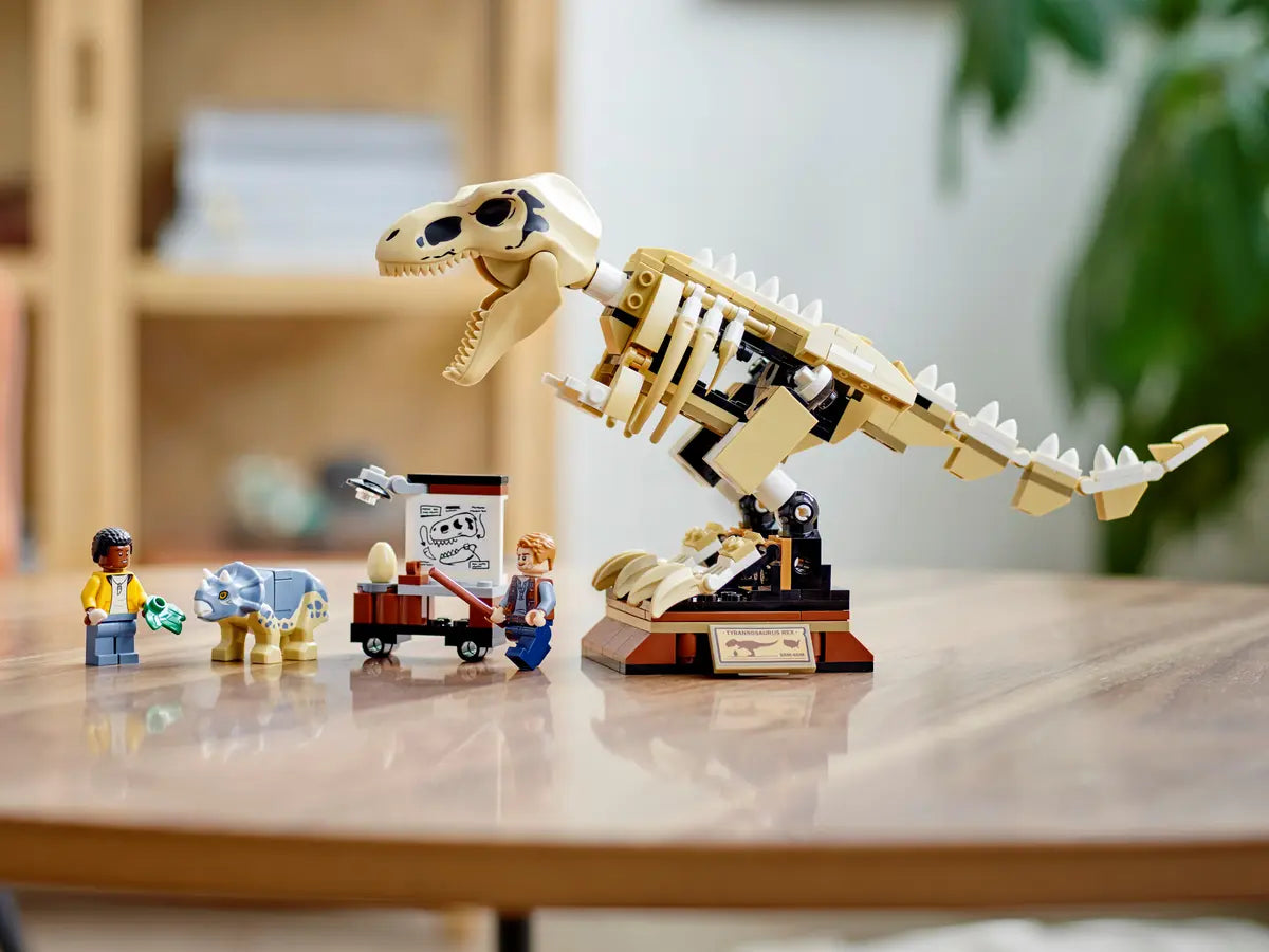 LEGO Jurassic World T.Rex-Skelett in der Fossilienausstellung (76940)