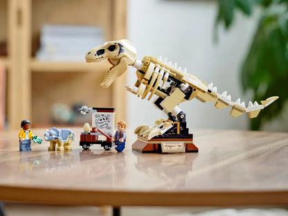 LEGO Jurassic World T.Rex-Skelett in der Fossilienausstellung (76940)