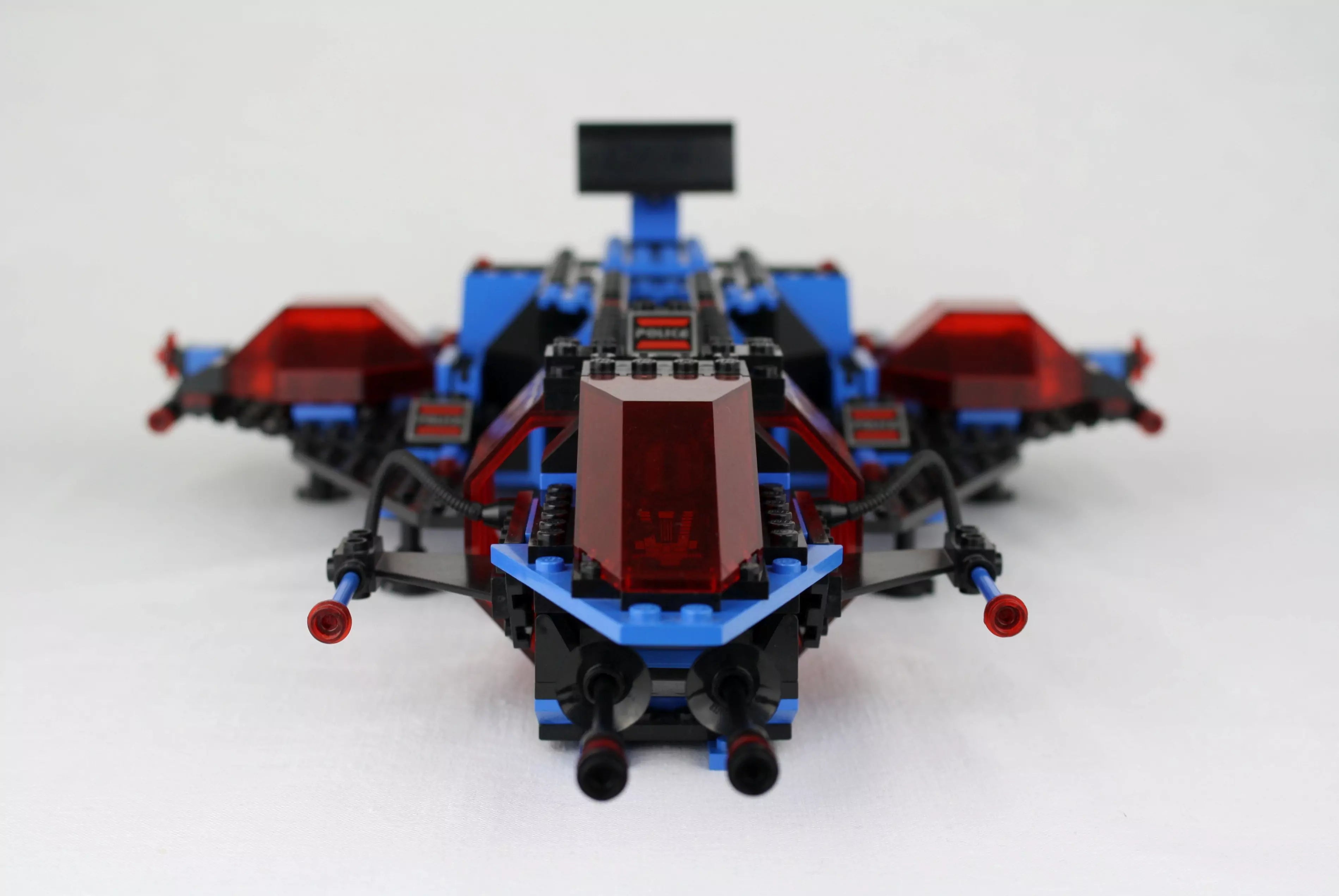 LEGO Space Police Misson Commander (6986) von 1989, Frontalaufnahme, weißer Hintergrund