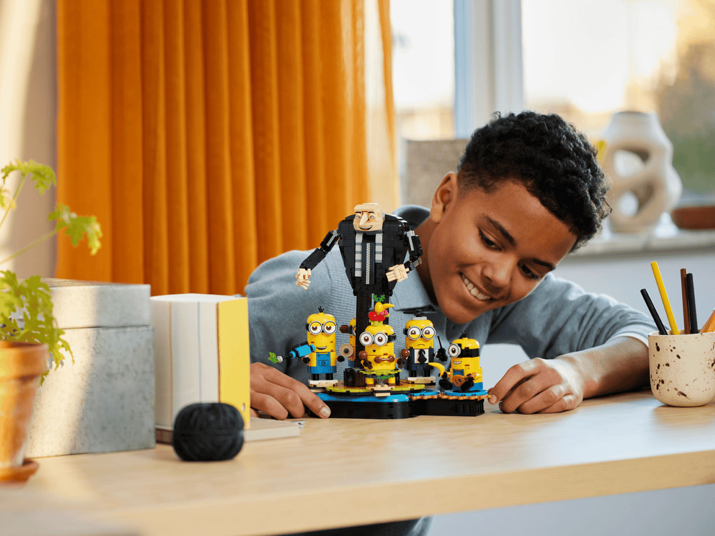 LEGO Minions: Gru und die Minions aus LEGO® Steinen (75582) aus "Ich - Einfach unverbesserlich 4"