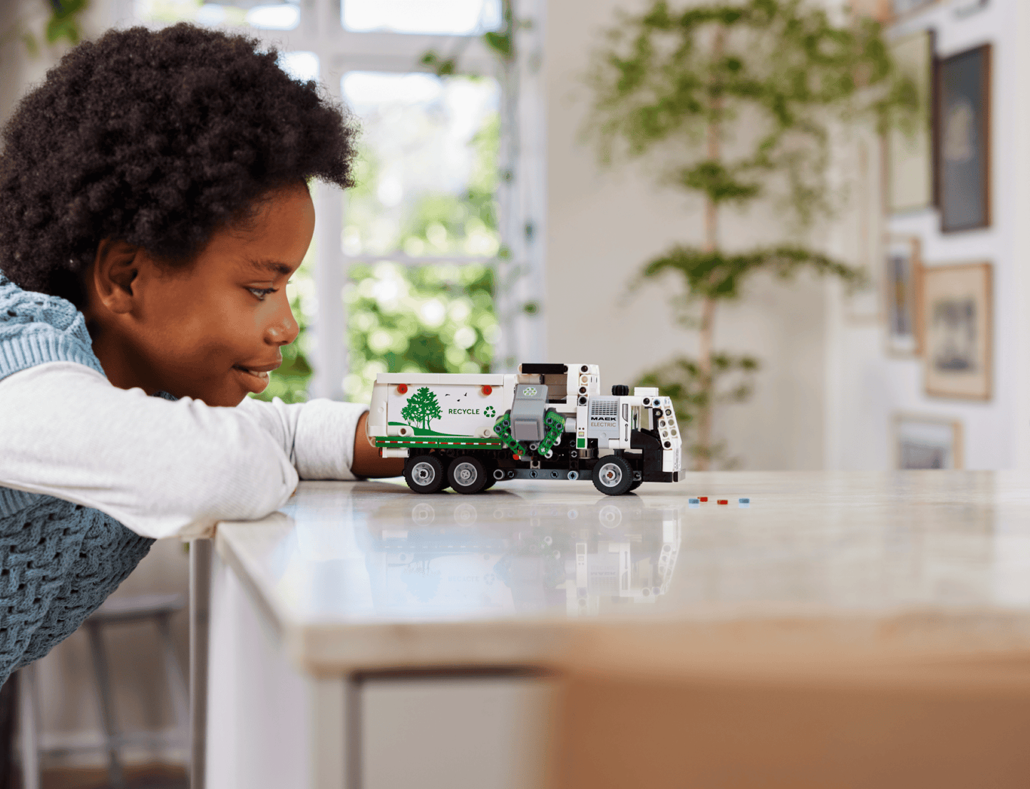 LEGO Technic Mack® LR Electric Müllwagen (42167)