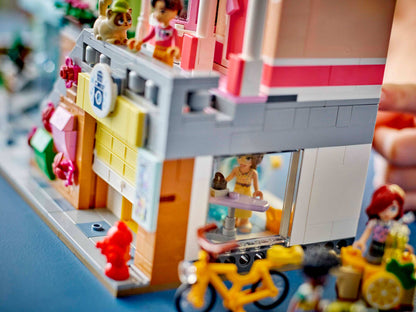 LEGO Friends Heartlake City Wohn- und Einkaufsstraße (42670)