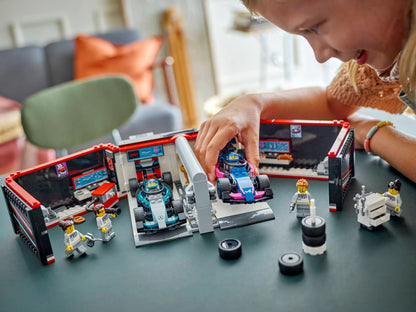 LEGO City F1® Garage mit Mercedes-AMG & Alpine Rennautos (60444)