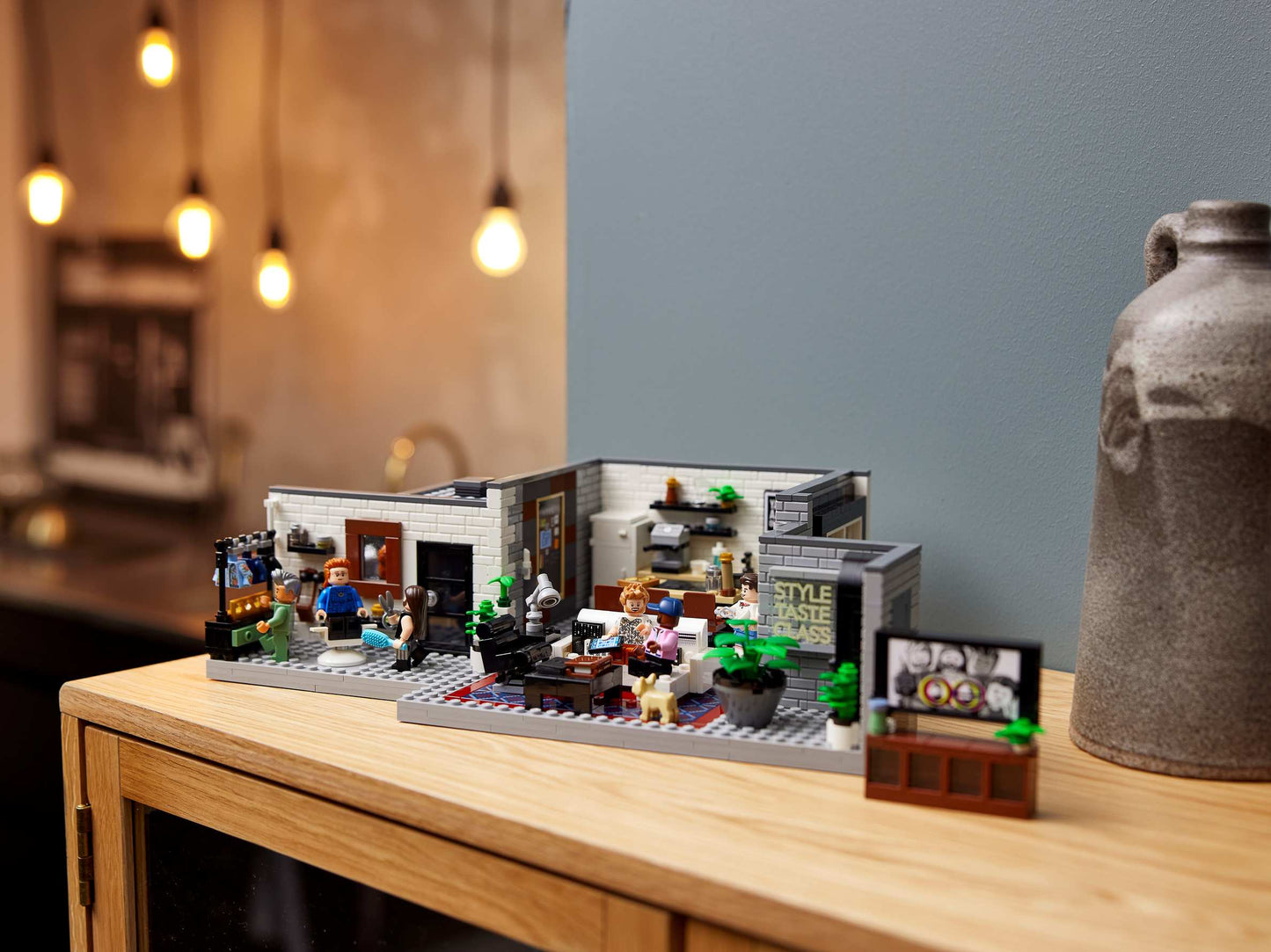 LEGO Icons Queer Eye – Das Loft der Fab 5 (10291)