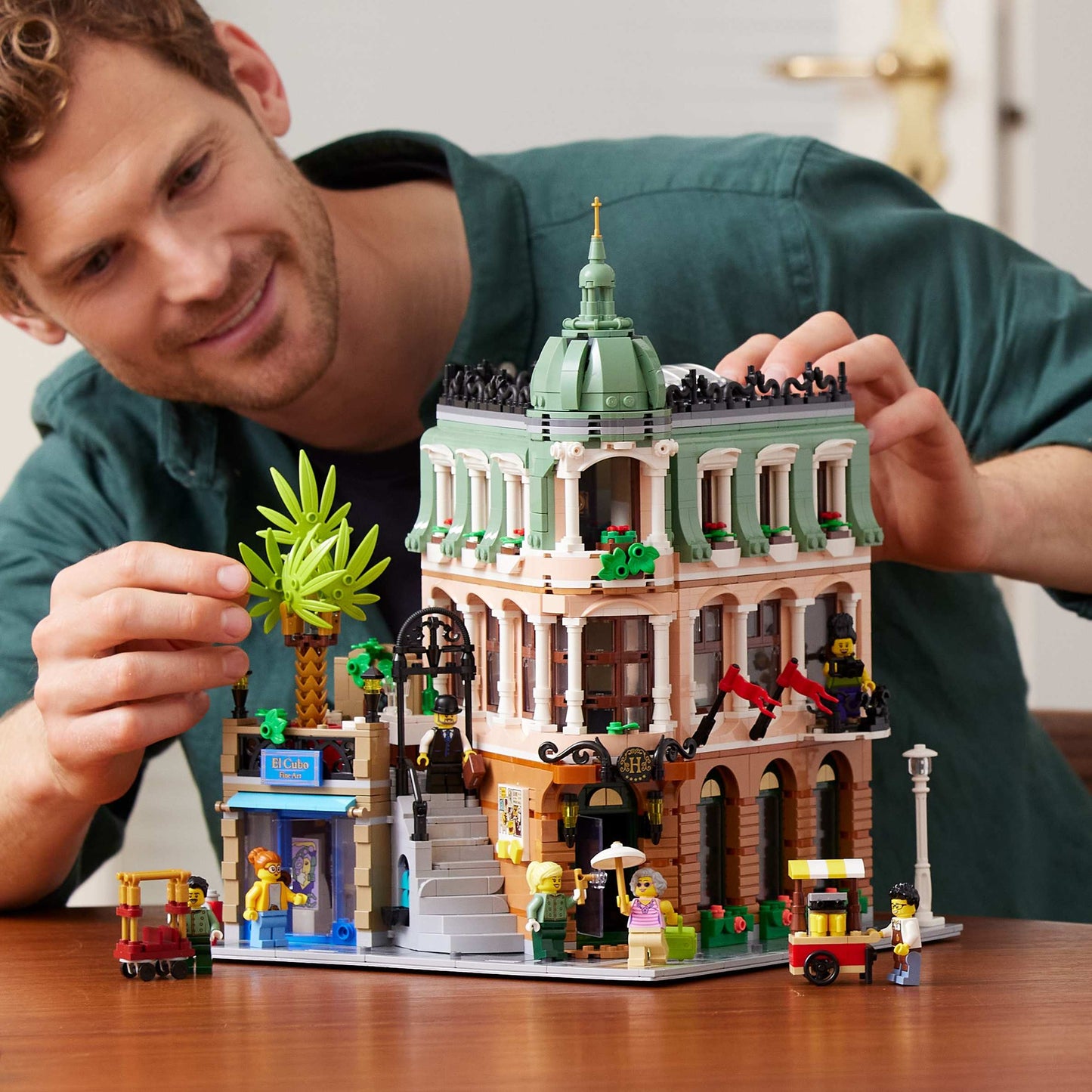 LEGO® Icons Boutique-Hotel (10297)