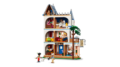 LEGO Friends Burg mit Ferienunterkunft (42638)