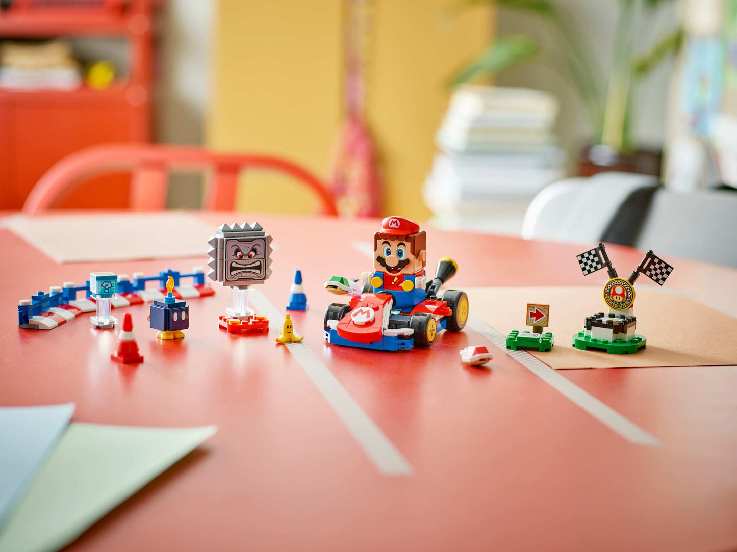 LEGO Super Mario - Mario Kart™ – Interaktiver LEGO® Mario™ & Standard-Kart (72043)